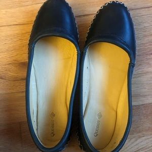 Quoddy size 8.5 lightly worn, navy blue color